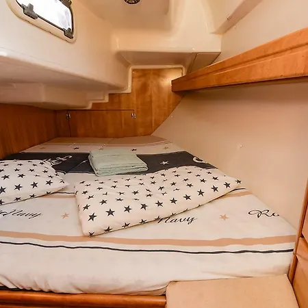Botel Vader Bavaria 30
